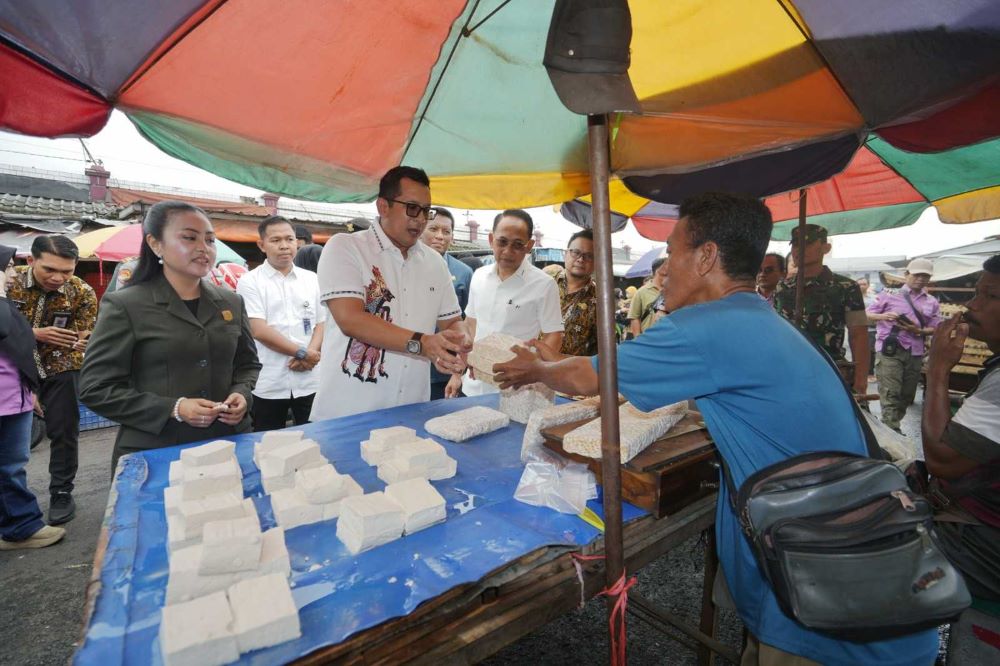 Pastikan Ketersediaan Bahan Pangan Jelang Nataru Aman, Pemkot Mojokerto Tinjau Pasar 