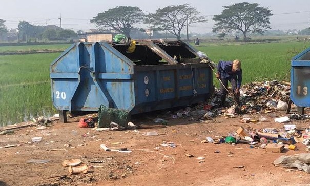 DLH Kabupaten Mojokerto Segera Hibahkan Kontainer Sampah ke Desa Pekuwon