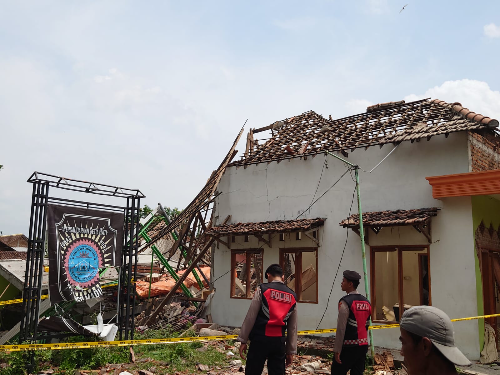 Rumah Anggota Polisi di Mojokerto Meledak, 2 Orang Tewas