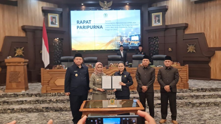 Fokus Genjot PAD, DPRD Kota Mojokerto Serahkan 18 Rekomendasi atas LKPJ Wali Kota 2025