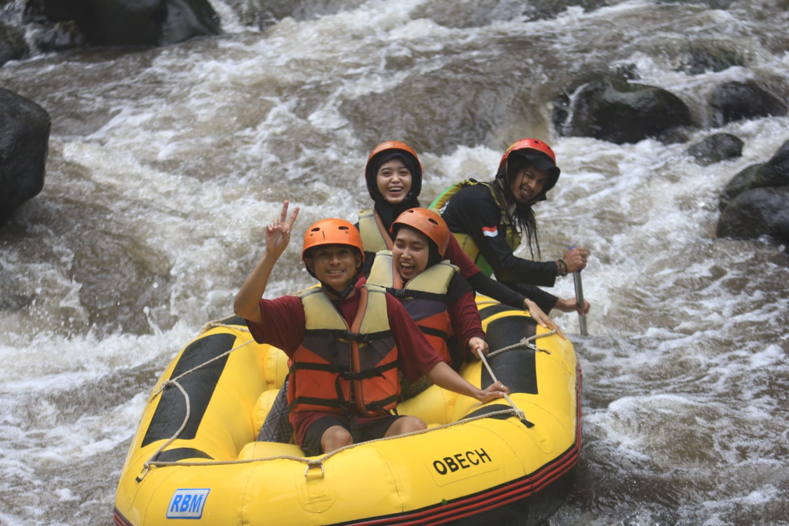 Destinasi Obech Rafting, Asyik Berwisata Arung Jeram di Sungai Kromong Mojokerto