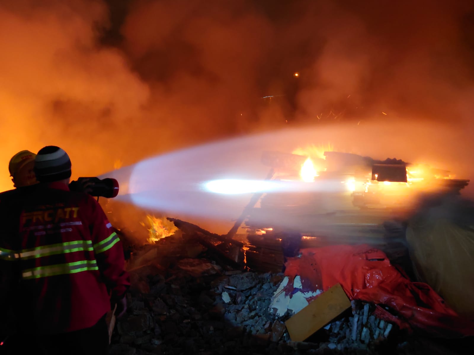 Gudang Furniture di Sub Denzibang Mojokerto Terbakar