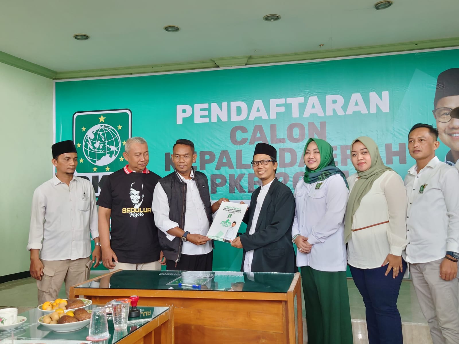 Dikawal Ratusan Relawan dan Perwakilan Kades se Mojokerto, Sunyoto Daftar Cawabup Mojokerto Lewat PKB 