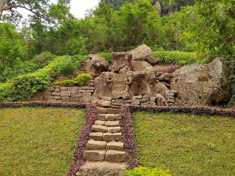 Candi Gajah di Puncak Gajah Mungkur, Mojokerto, Warisan Sejarah yang Terlupakan