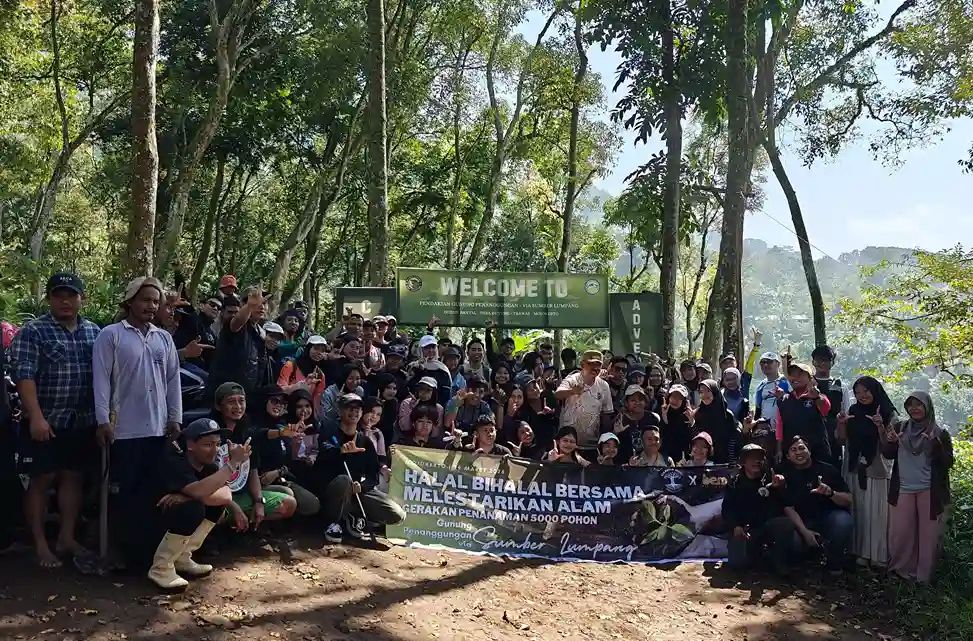 Bukan Sekadar Silaturahmi, BEM FISIP Unair Halalbihalal  dengan Menanam 5.000 Pohon di Penanggungan