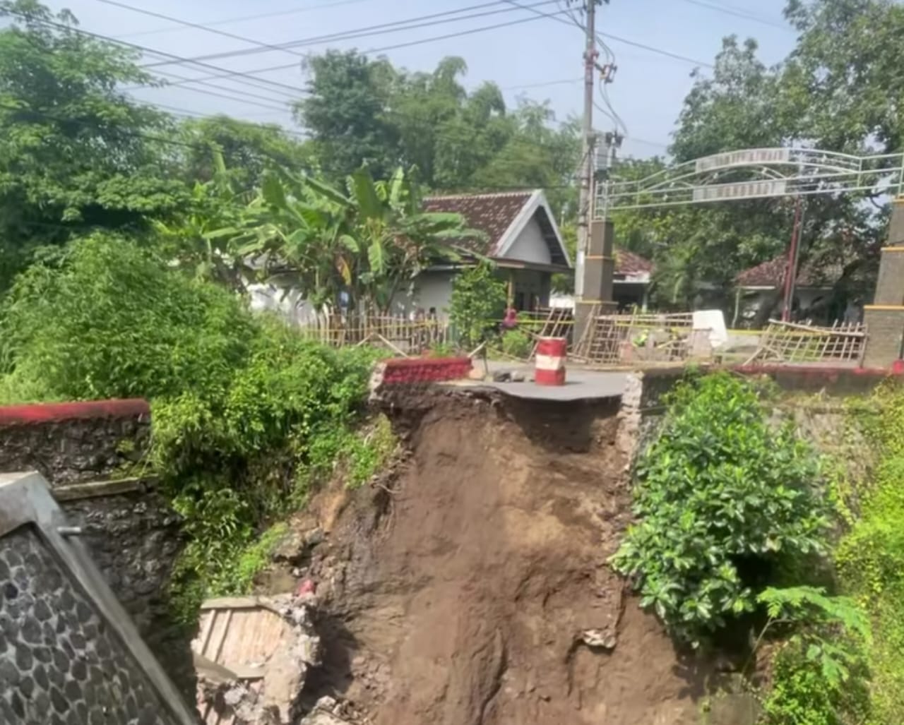 Pemkab Mojokerto Siapkan Anggaran BTT untuk Tangani Jembatan Putus di Kutorejo