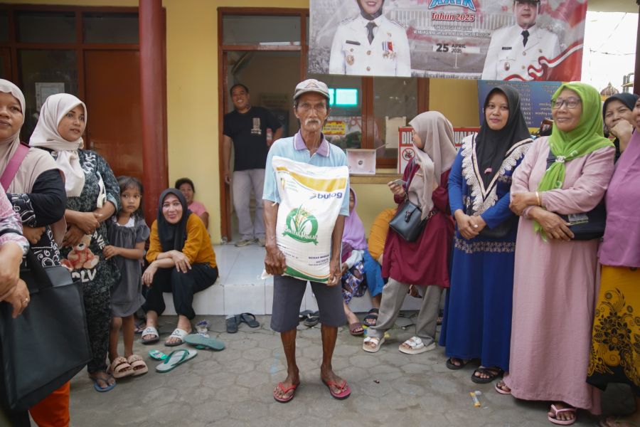 7.828 Warga Kota Mojokerto Menerima Bantuan Beras dari Badan Pangan Nasional