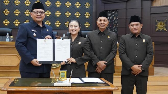 Dok ! DPRD Kota Mojokerto Setuju Raperda Pertanggungjawaban APBD 2024 Menjadi Perda
