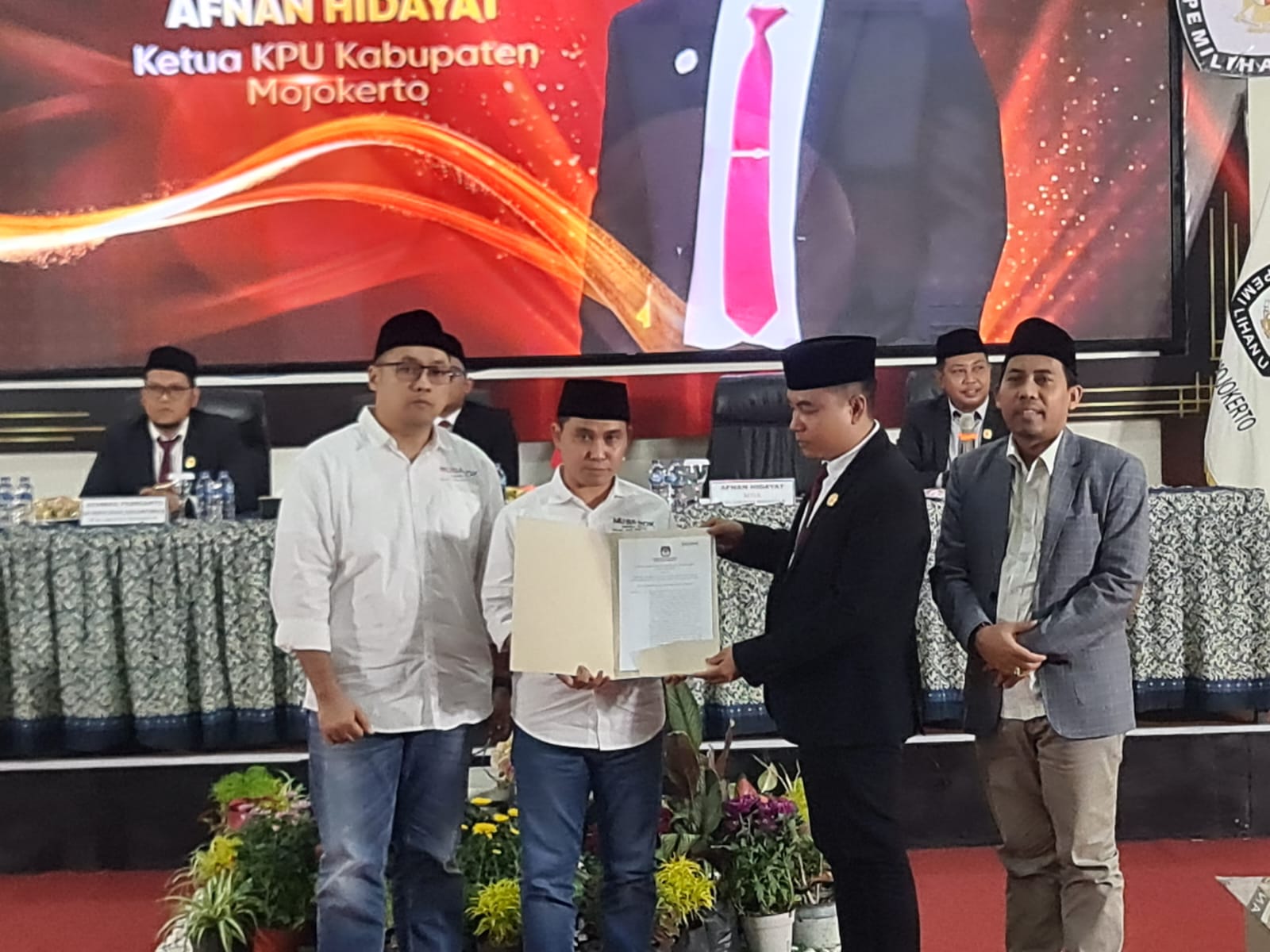 KPU Mojokerto Tetapkan Gus Barra - Rizal sebagai Bupati-Wakil Bupati Terpilih 2025-2030