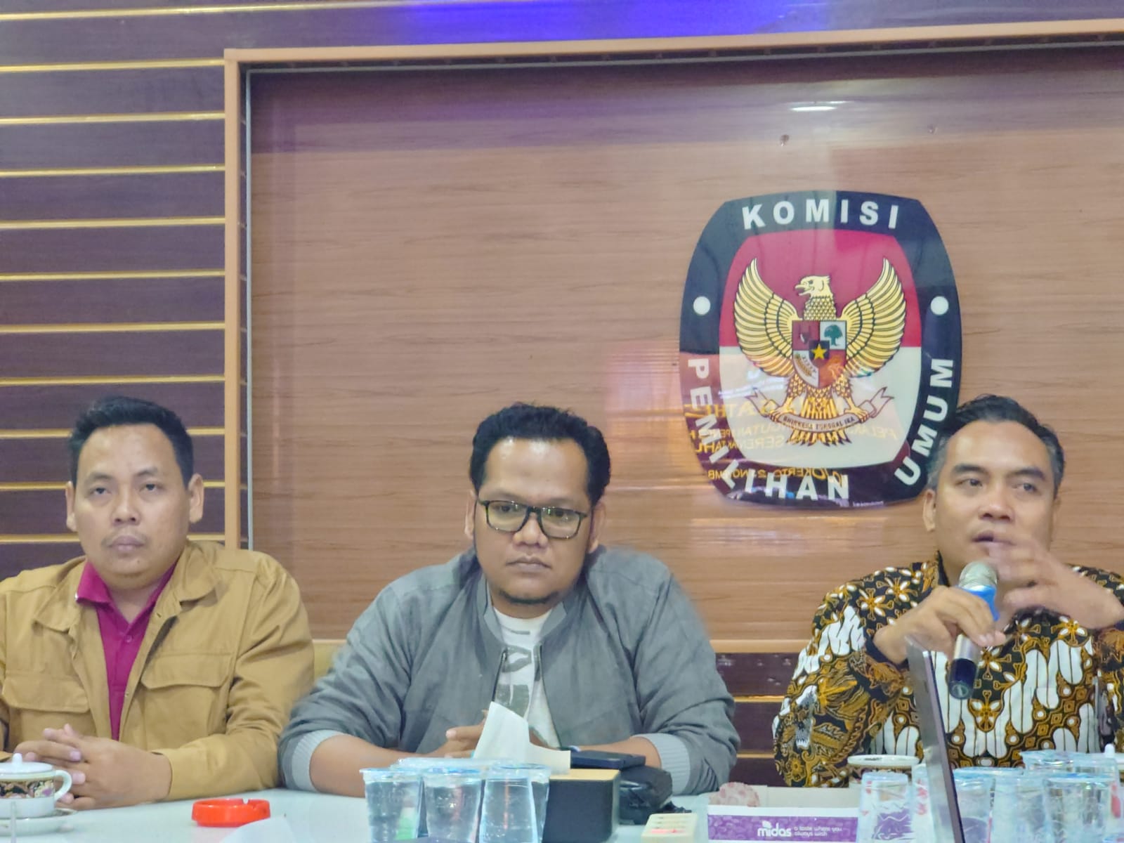 Satu Komisioner KPU Kabupaten Mojokerto Mendapatkan Sanksi  Peringatan Keras dan Pemberhentian Sementara 