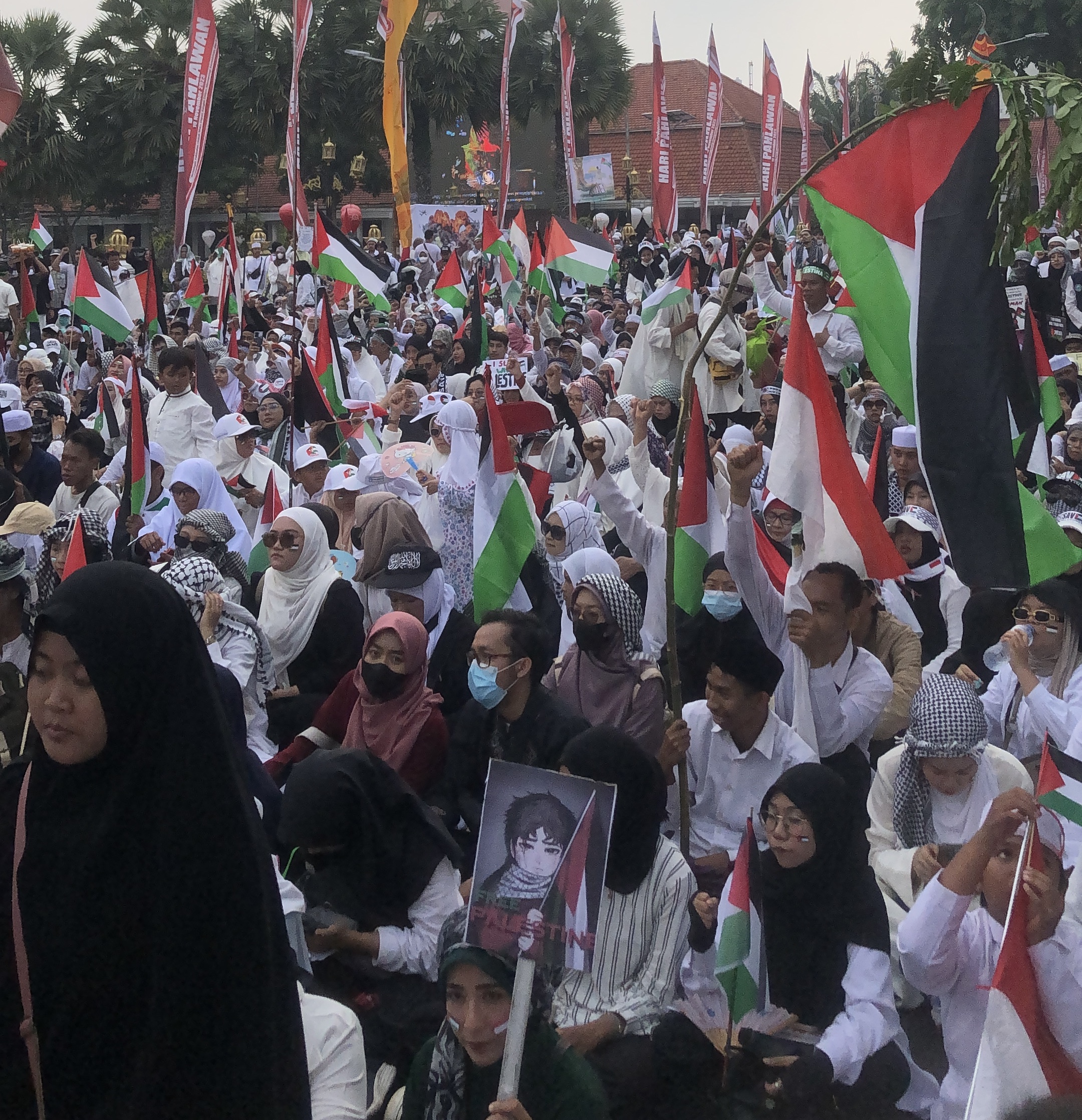 Aksi Bela Palestina Di Surabaya, Ratusan Ribu Massa Tumpah Di Jalan Pemuda