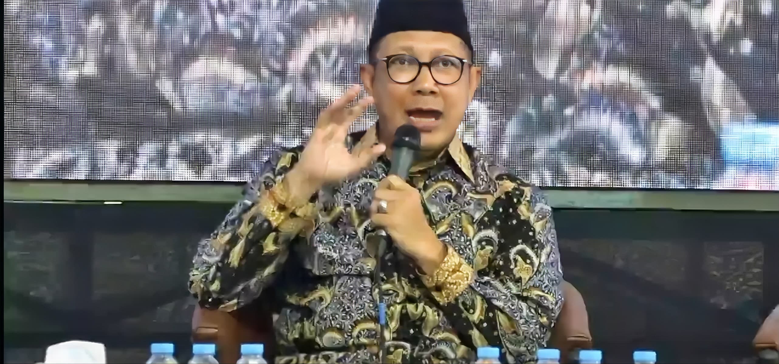 Mantan Menteri Agama Lukman Hakim Berbicara Tentang Moderasi Beragama di Univ Abdul Chalim  