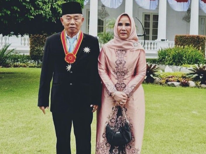 Pengasuh Ponpes Amanatul Ummah, KH Asep Saifuddin Chalim Terima Bintang Mahaputera Nararya