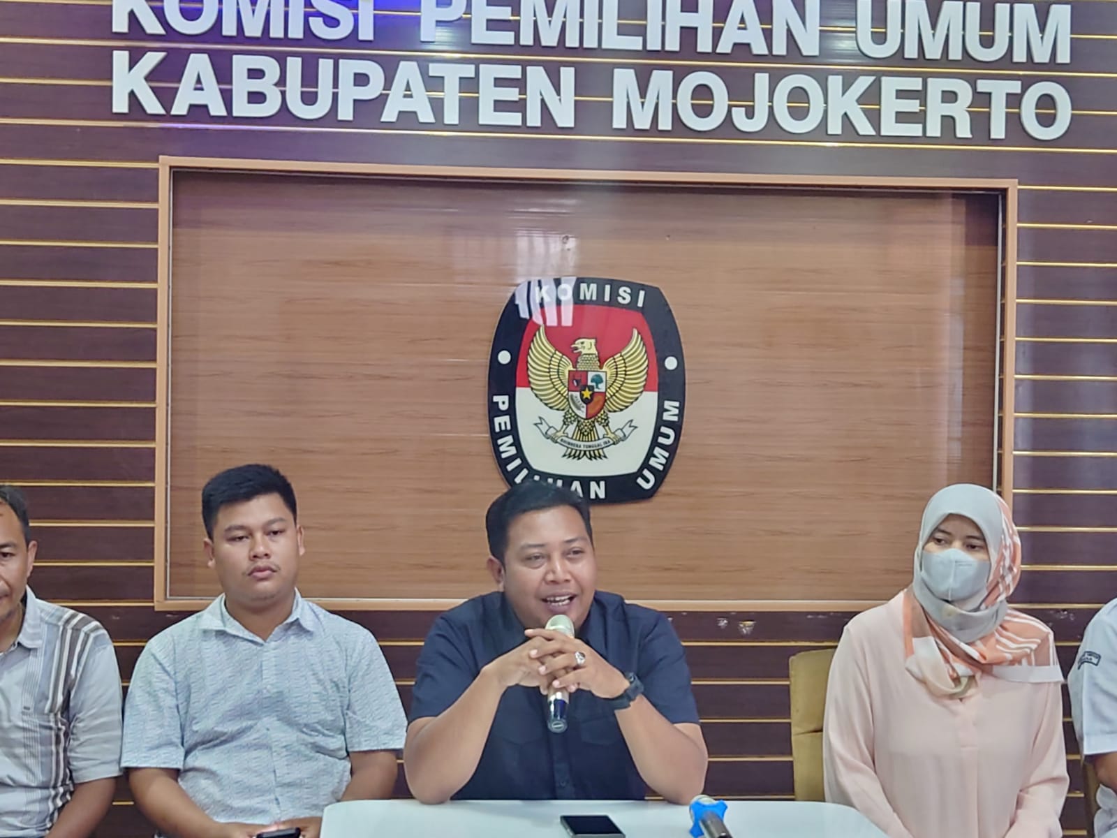 KPU Kabupaten Mojokerto Terima Hasil Audit Laporan Dana Kampanye Pilkada 2024, Ditemukan Sedikit Kesalahan Tek