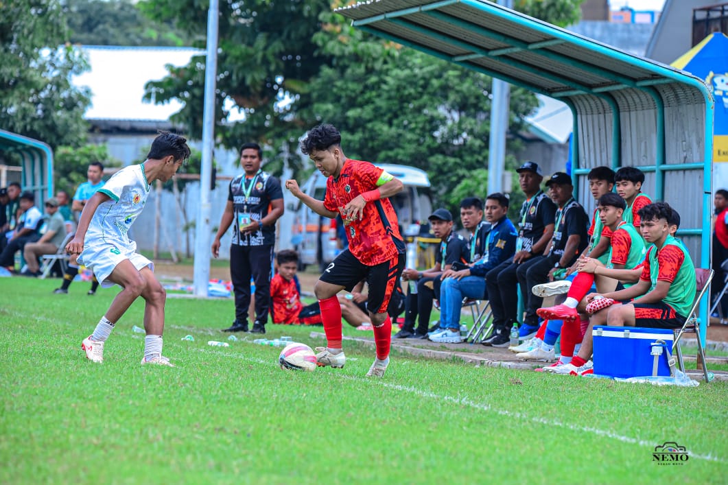 Tim Sepak Bola Putra Kabupaten Mojokerto Tumbangkan Kota Surabaya 2-0, Lolos ke 8 Besar Porprov Jatim IX 2025