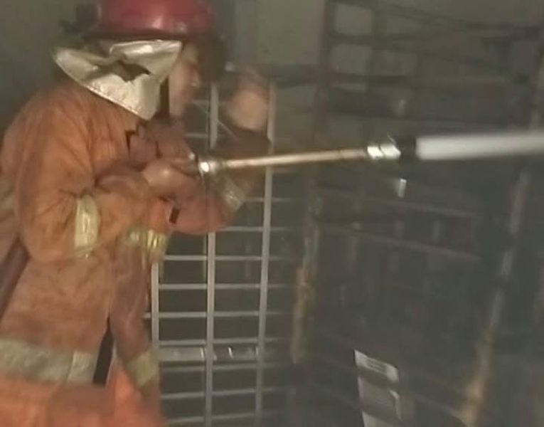 Mesin Oven Pabrik di Kutorejo Mojokerto Terbakar, Api Padam Setelah 1,5 Jam