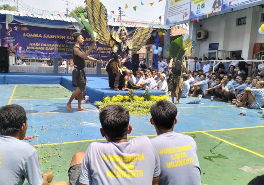 Warga Binaan Lapas Mojokerto Tampilkan Seni Kreativitas Dalam Gelar Fashion Show 