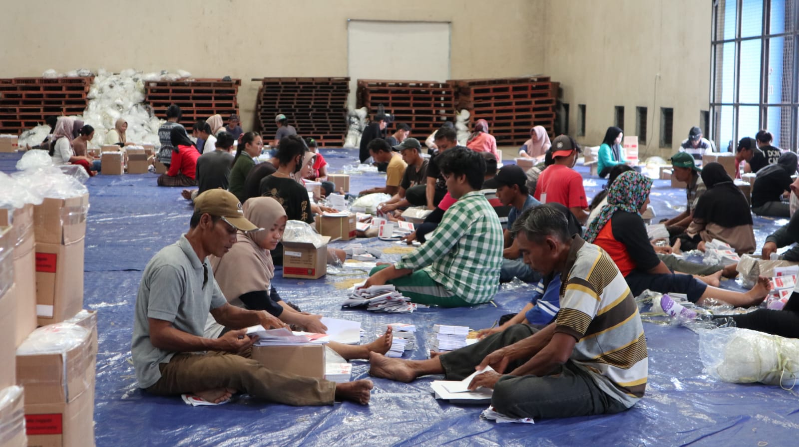 Bawaslu Kabupaten Mojokerto Temukan Ratusan Surat Suara Pemilu 2024 Rusak