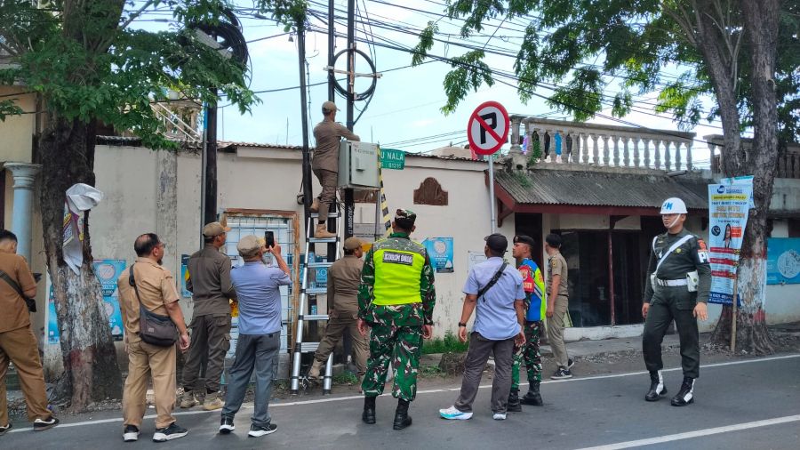 Siap-siap Sambungan Internet Terganggu, Pemkot Mojokerto Tertibkan Kabel Fiber Optik Bersliweran