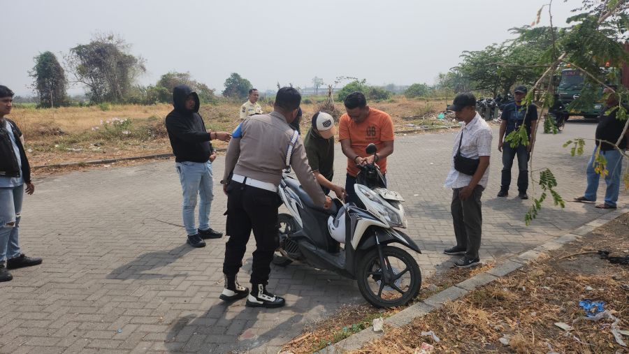 Dua Pencuri Motor di Parkiran Pabrik Ngoro Mojokerto Diringkus Polisi