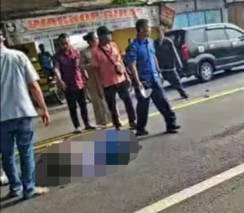 Coba Salip Truk, Pemotor di Mojoanyar Tertabrak dan Alami Luka Serius