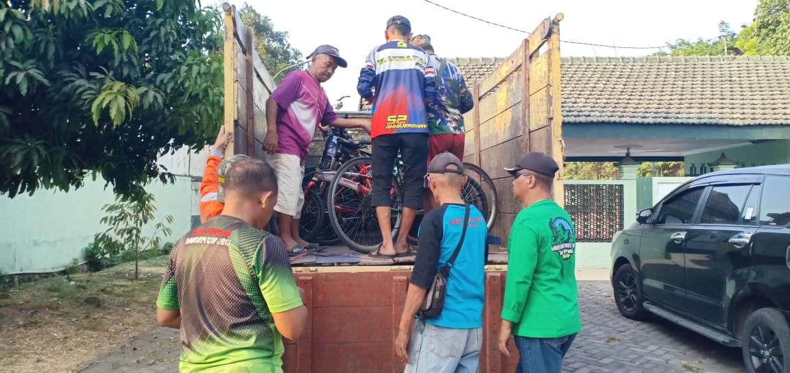 LCC Indonesia Ramaikan Gowes HUT ke 78 Pemprov Jatim