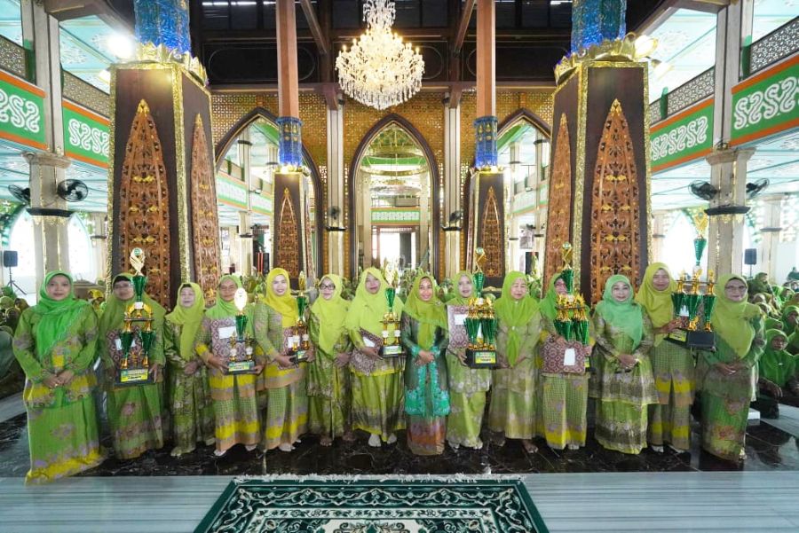 Peringati Maulid Nabi Muhammad SAW, Ribuan Muslimat Lantunkan Selawat