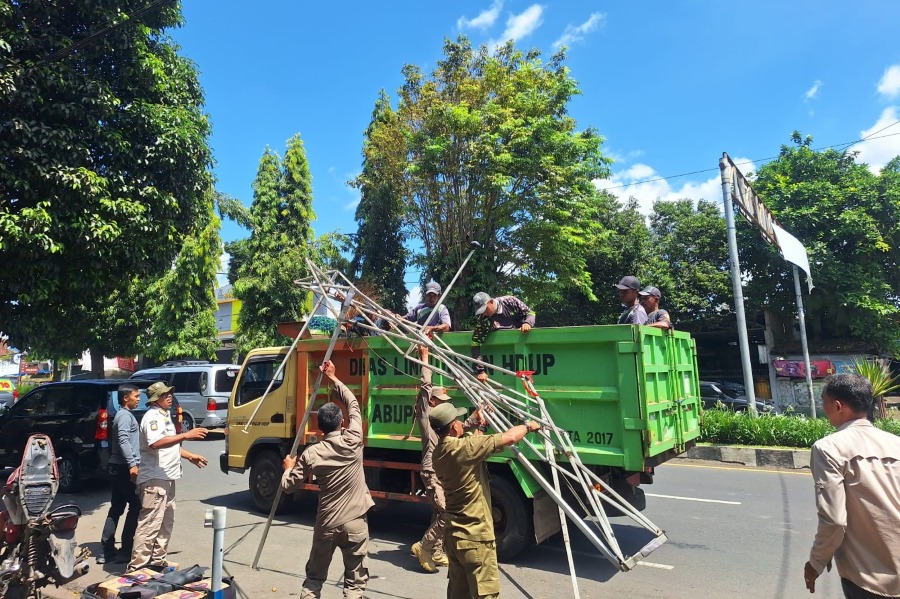 Tertibkan PKL di Kaliwates, Satpol PP Bersama OPD Gunakan Pendekatan Persuasif