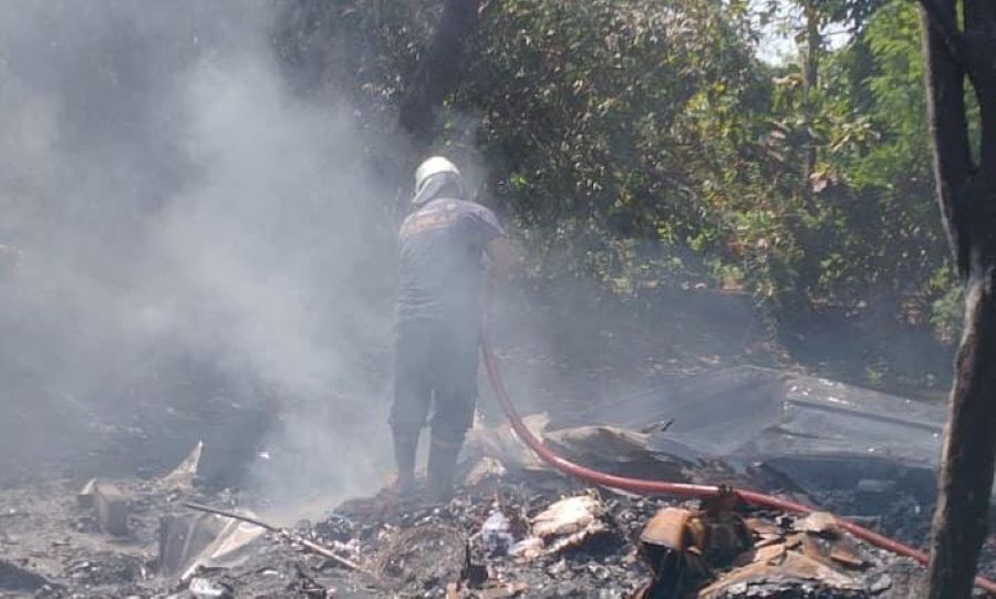 Rumah Sekaligus Gudang Rongsokan di Mojokerto Ludes Dilalap Si Jago Merah