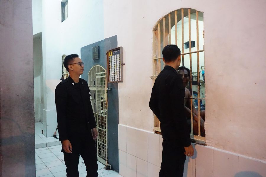 Cegah Gangguan Kamtib, Petugas Lapas Mojokerto Intensifkan Troling di Blok Hunian