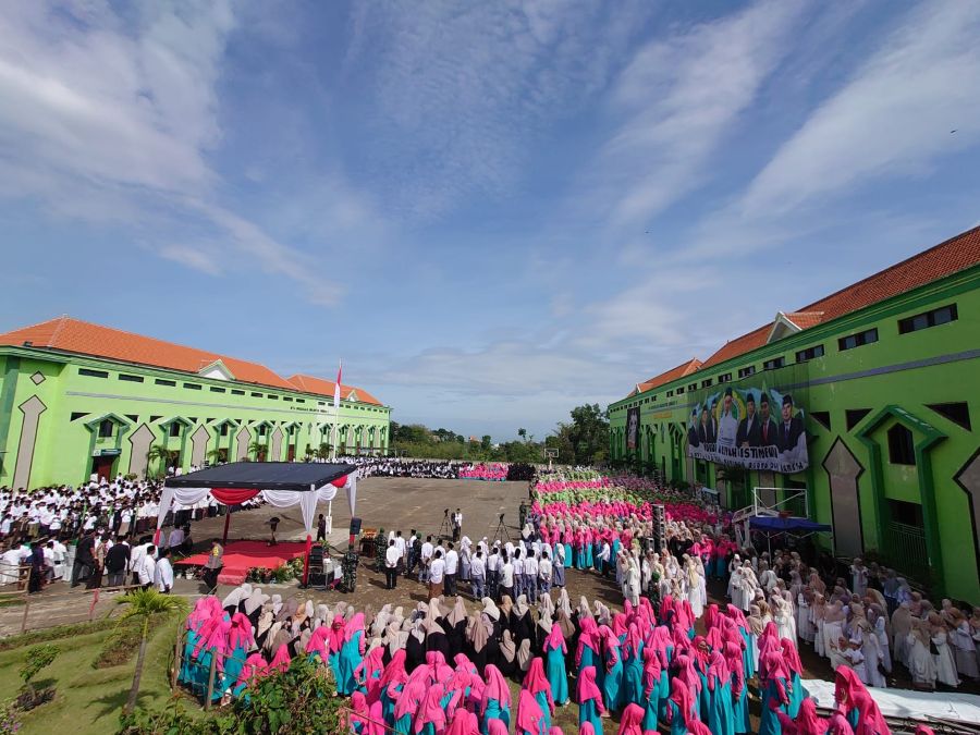 Ribuan Santri di Pacet Mojokerto Peringati Hari Santri Nasional 2025, Tekankan Pendidikan Unggul dan Utuh
