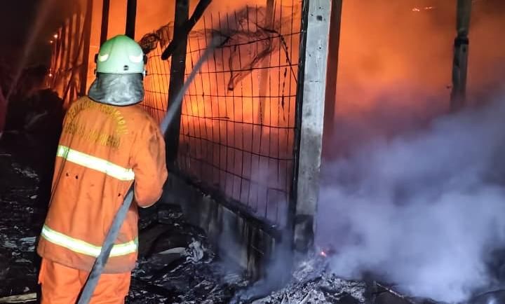 Kandang Ayam di Kemlagi Mojokerto Terbakar, Dua Unit Damkar Dikerahkan