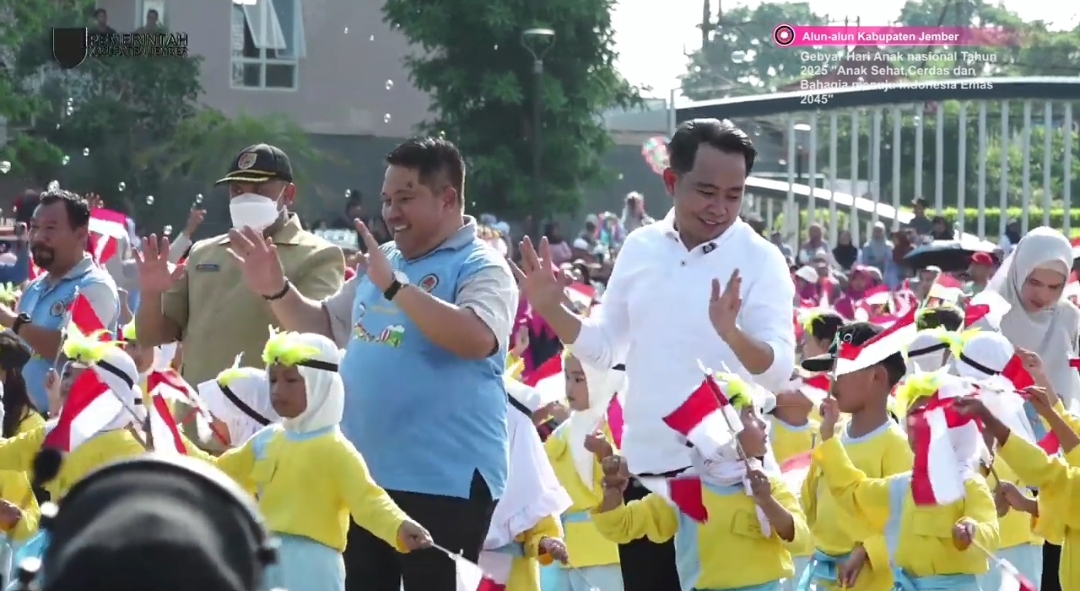 Bupati Jember Ikut Menari Bersama Siswa-siswi TK pada Gebyar Peringatan HAN ke 75