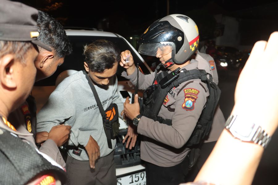 Kedapatan Bawa Sabu di Jalan, Tiga Pemuda Diamankan Satsamapta di Trowulan Mojokerto