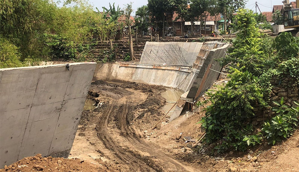 Tinjau proyek Pengendali Banjir Kali Gunting, TKPSDA WS Brantas Bahas Tindak Lanjut Programnya