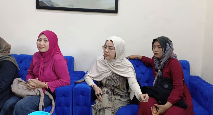 Puluhan Calon Jemaah Umrah Geruduk Kantor Travel di Mojokerto, Desak Kepastian Berangkat atau Uang Kembali