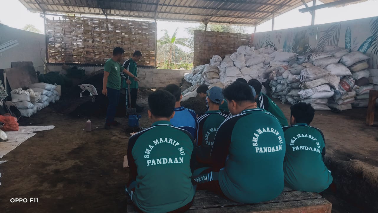 Studi Bank Sampah, TPS3R, dan Pupuk Organik, Bumdes Pungging dan SMA Maarif NU Pandaan ke Trawas