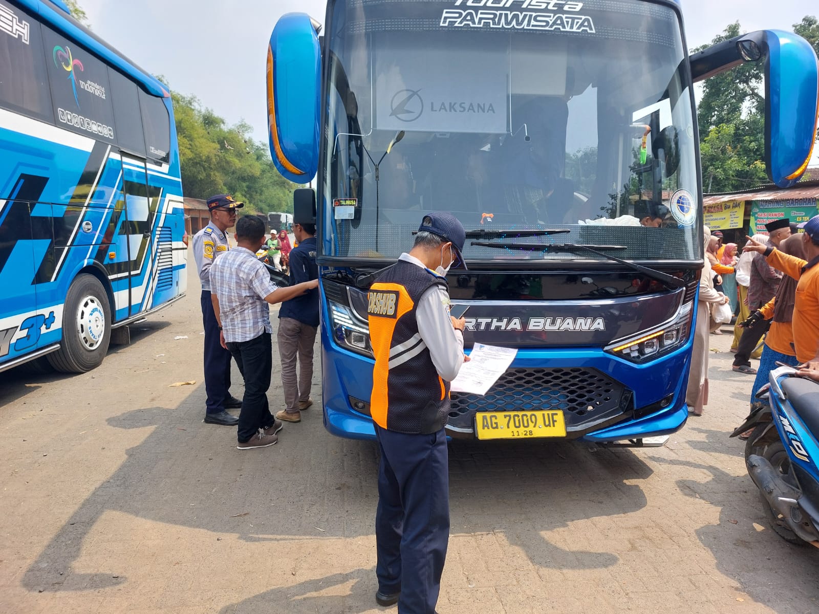 Terjaring Razia, Tiga Bus Tidak Layak Jalan Kena Sidak Dishub Di Trowulan Mojokerto