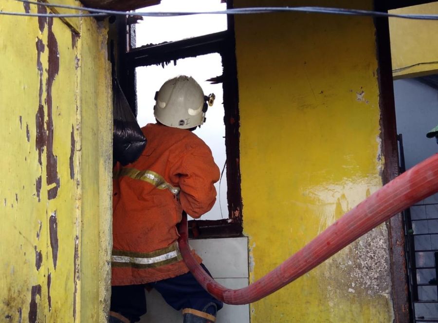 Rumah Warga di Mojokerto Terbakar, Diduga Disebabkan Ponsel Meledak Saat Dicas