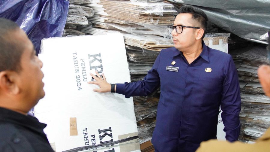 Pastikan Ketersediaan  Aman, PJ Wali Kota Mojokerto Sidak Gudang Penyimpanan Logistik Pemilu KPU Kota