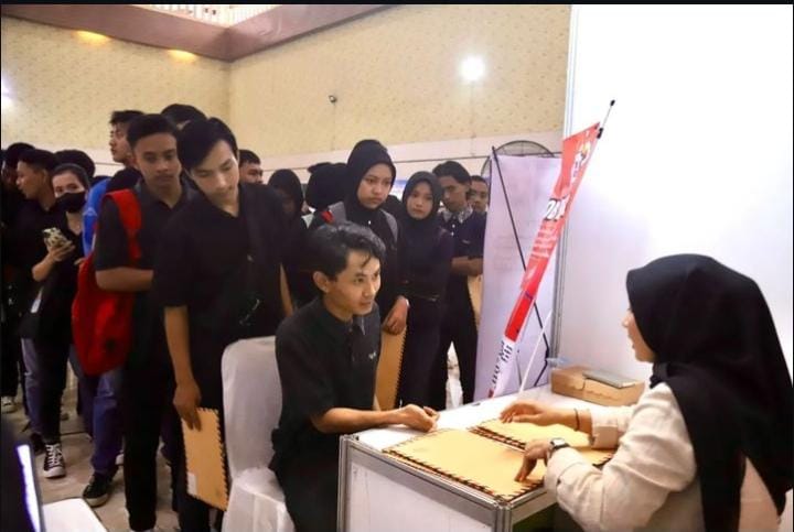 Pemkab Jember Gelar Job Fair, Disambut Antusias Ribuan Pencari Kerja