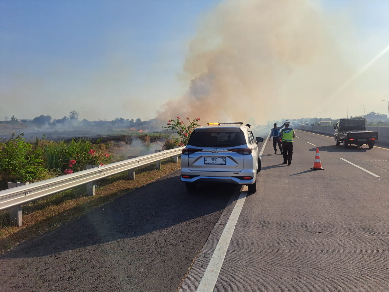 Gegara Asap Kebakaran Lahan, 4 Mobil Terlibat Kecelakaan di Tol Surabaya - Mojokerto