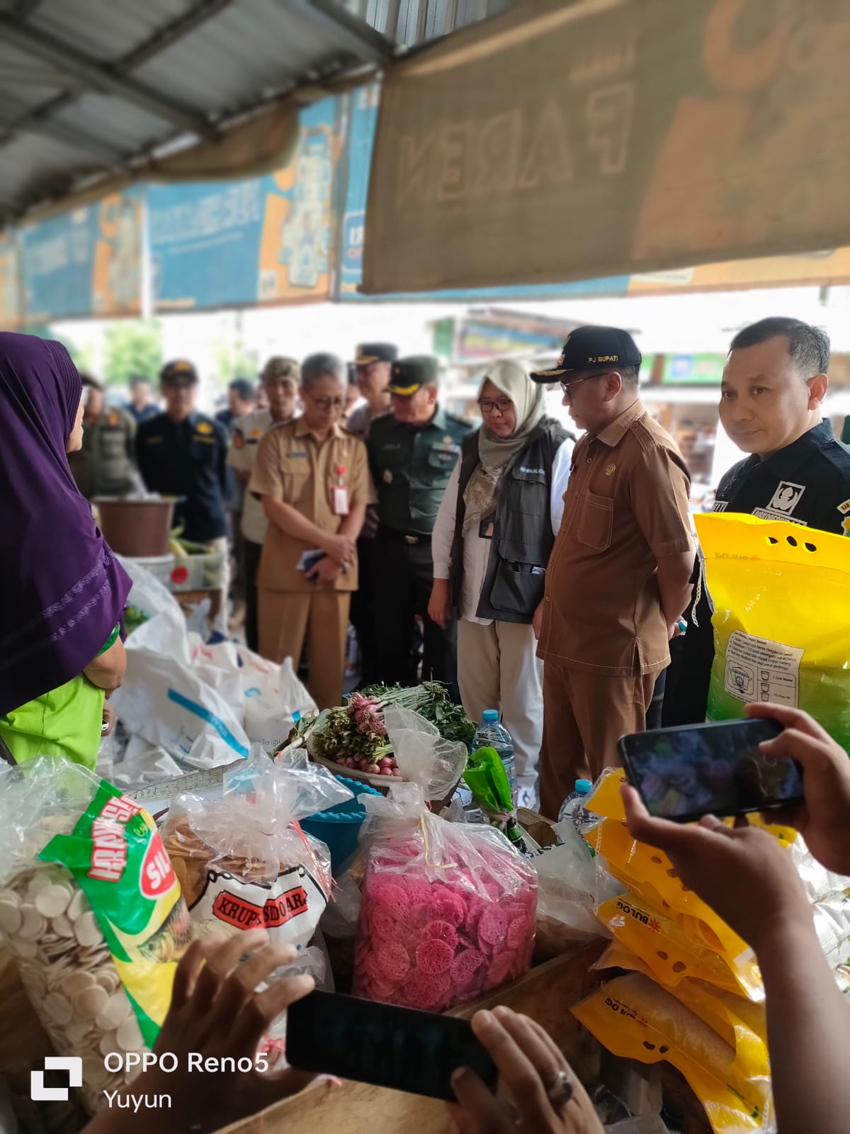 Hadapi Nataru, Satgas Pangan Bondowoso Sidak Pasar hingga Gudang Bulog