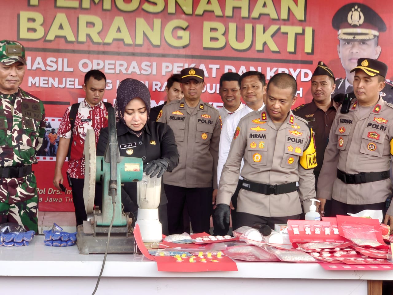 Polres Mojokerto Musnahkan Ribuan Botol Miras dan Bahan Peledak Hasil Operasi Pekat Semeru 2024