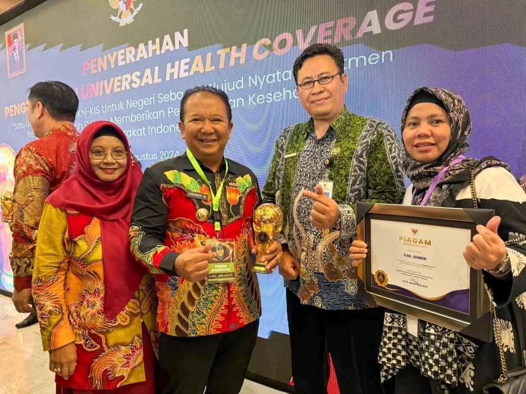 Pemkab Jember Raih Penghargaan Universal Health Coverage dari Wapres RI 