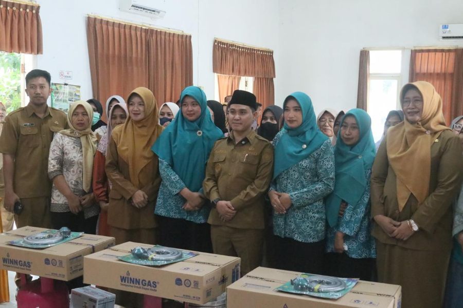 Bagi-bagi Alat Usaha, Gus Barra-Rizal Realisasikan Komitmen Kemandirian Ekonomi Masyarakat