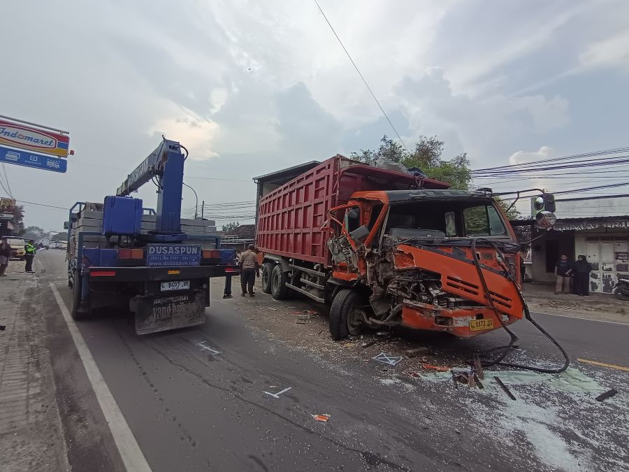 Kecelakaan Beruntun di Mojokerto, Tiga Mobil dan Satu Sepeda Motor, Lima Orang Luka-Luka