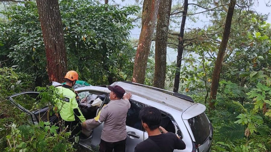 Alami Cidera Otak Berat, Satu Korban Avanza Masuk Jurang di Pacet Mojokerto Meninggal
