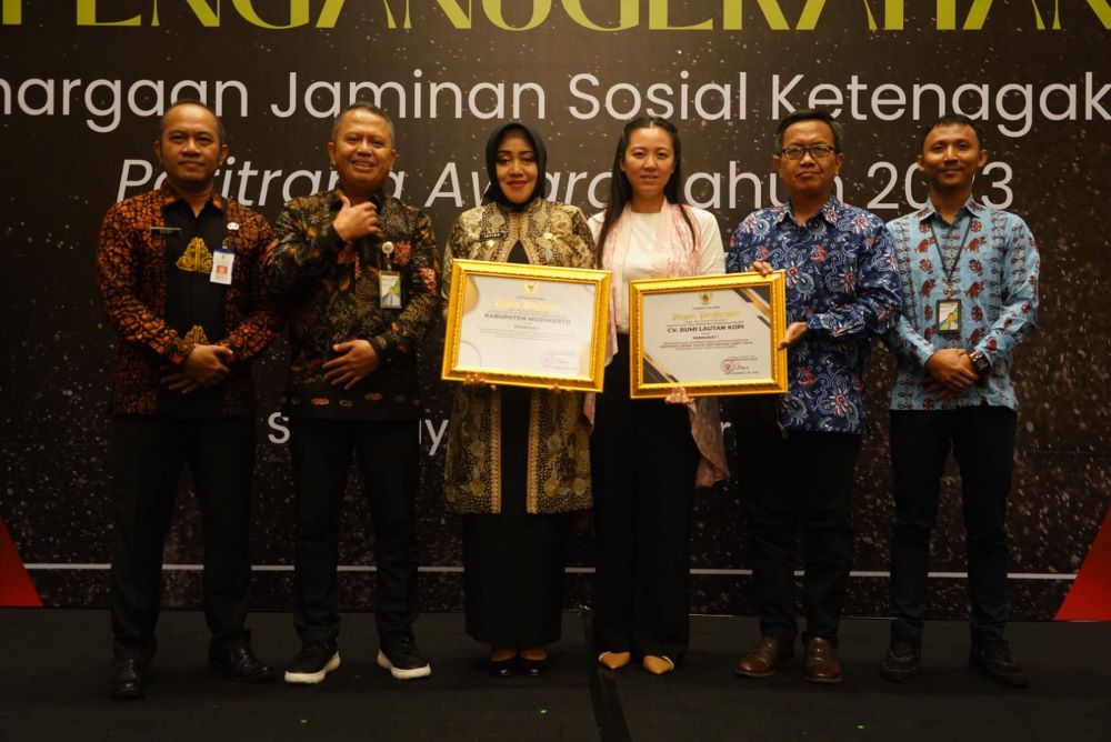 BPJS Ketenagakerjaan Jatim Anugerahkan Pemkab Mojokerto Penghargaan Paritrana Awards Terbaik I