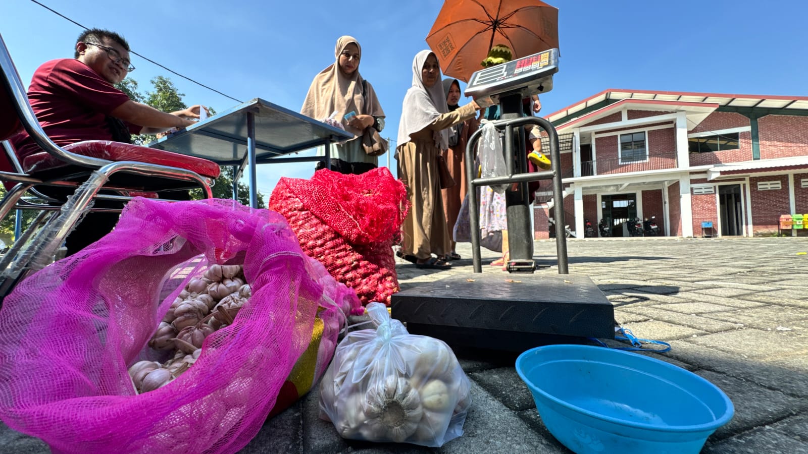 Harga Bawang Merah Bikin Kaum Ibu 'Mbrebes Mili', Pemkot Mojokerto Gelar Operasi Pasar